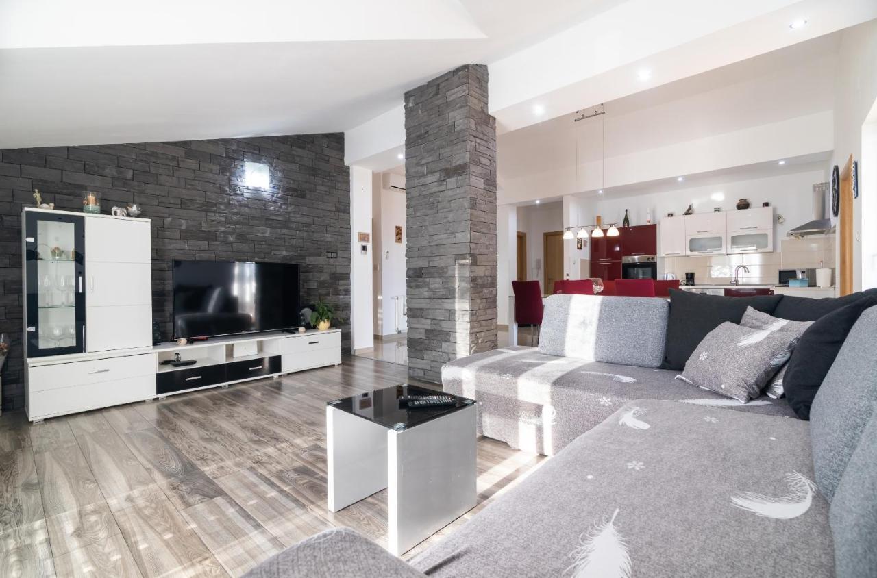 Apartments Lucia Senj Сень Экстерьер фото