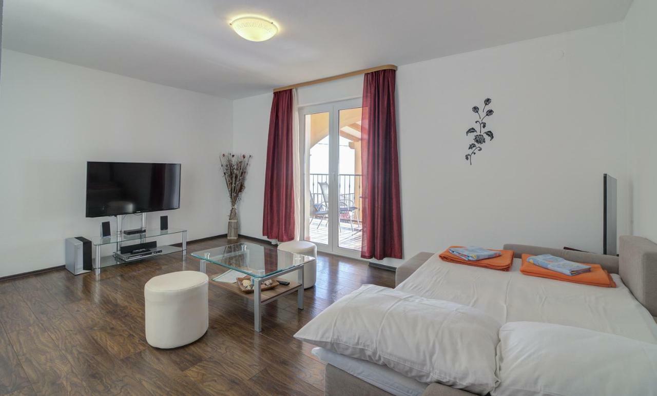 Apartments Lucia Senj Сень Экстерьер фото