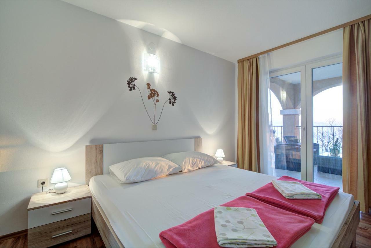 Apartments Lucia Senj Сень Экстерьер фото